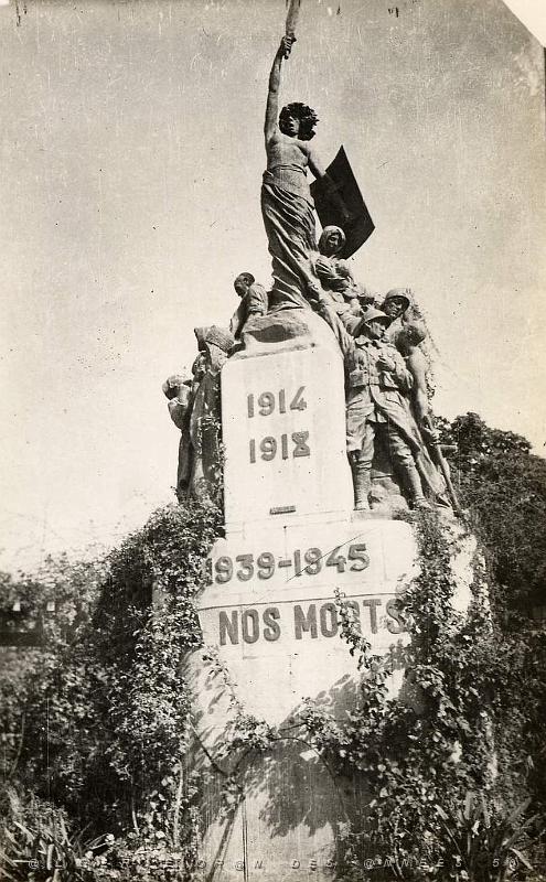Saida 526- Monument aux morts COLLECTION DES AMIS DE ND DE SANTA CRUZ.jpg